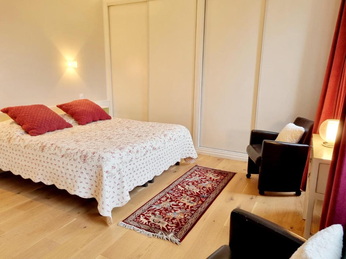 Face A L'Hotel De Ville Grand Et Lumineux Appartement Angouleme Exterior photo